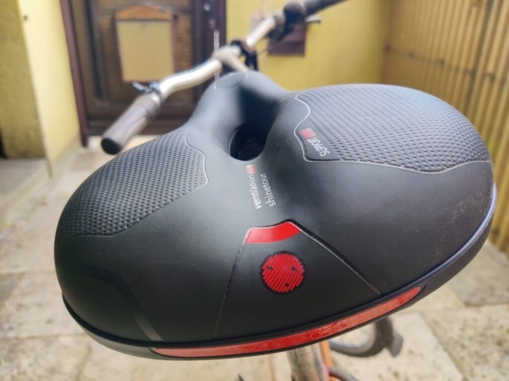 Roysmart 324AZ-01 Fahrradsattel montiert Nahaufnahme