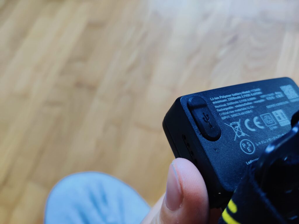 Ledlenser HF7R Pro Stirnlampe Abdeckung Ladeanschluss