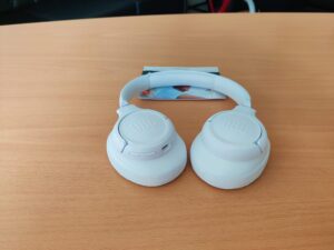 JBL Tune 730BT Over-Ear-Kopfhörer mit Zubehör