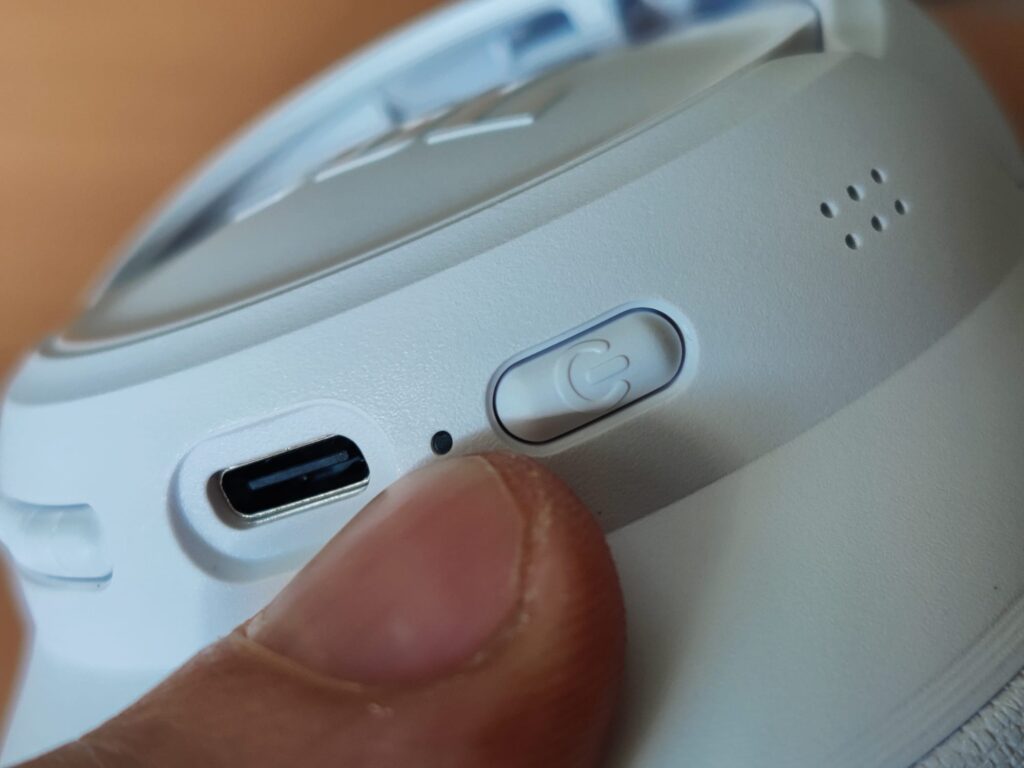 JBL Tune 730BT Over-Ear-Kopfhörer Ein- und Aus-Knopf