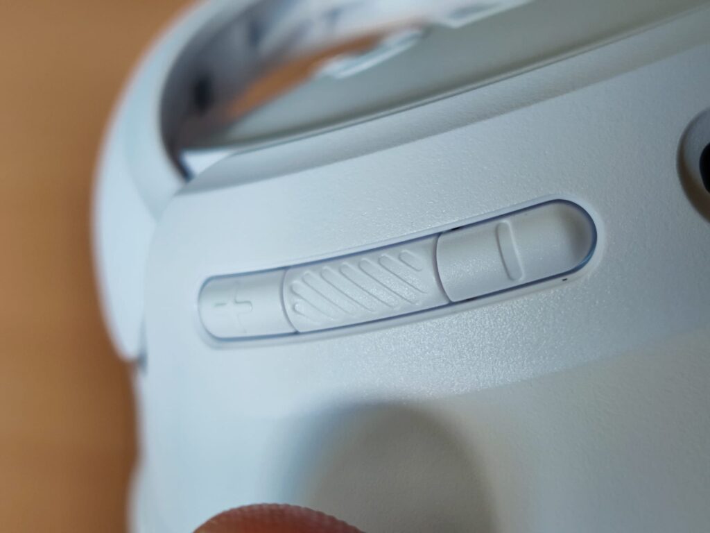 JBL Tune 730BT Over-Ear-Kopfhörer Lautstärkeregelung