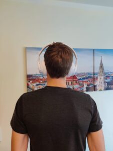 JBL Tune 730BT Over-Ear-Kopfhörer Trageansicht von hinten