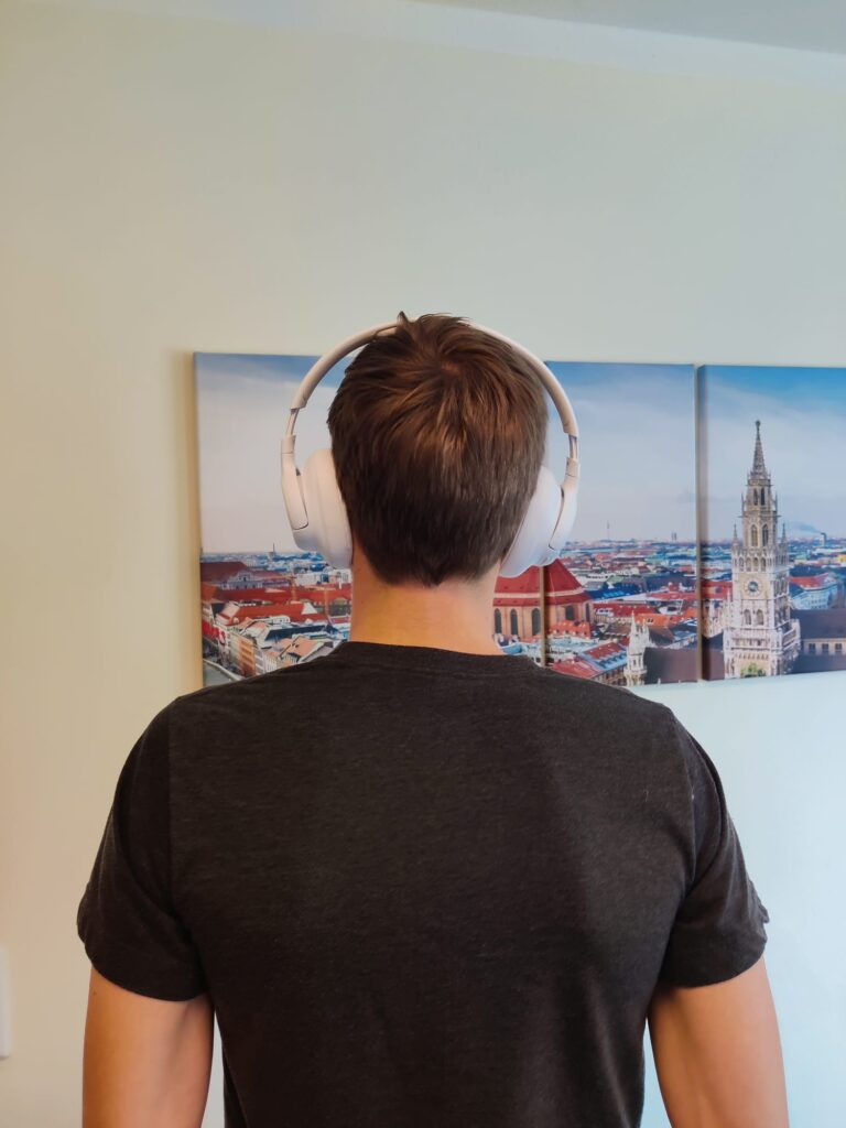 JBL Tune 730BT Over-Ear-Kopfhörer Trageansicht von hinten